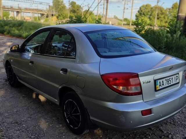Серый Киа Рио, объемом двигателя 1.3 л и пробегом 300 тыс. км за 1546 $, фото 6 на Automoto.ua