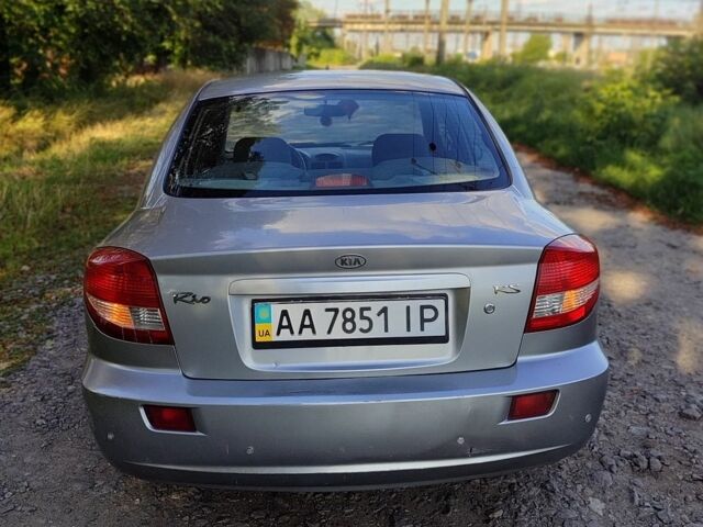 Сірий Кіа Ріо, об'ємом двигуна 1.34 л та пробігом 300 тис. км за 1500 $, фото 4 на Automoto.ua