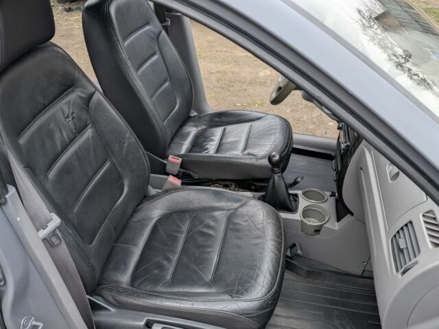 Серый Киа Рио, объемом двигателя 1.3 л и пробегом 200 тыс. км за 1800 $, фото 4 на Automoto.ua