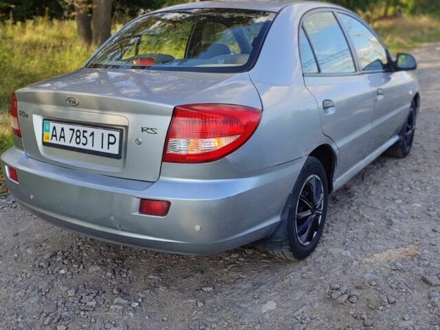 Серый Киа Рио, объемом двигателя 1.3 л и пробегом 300 тыс. км за 1546 $, фото 1 на Automoto.ua