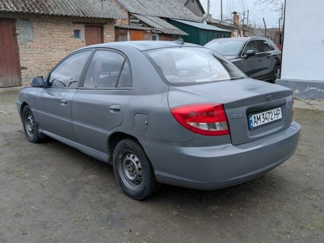 Серый Киа Рио, объемом двигателя 1.3 л и пробегом 200 тыс. км за 1800 $, фото 1 на Automoto.ua
