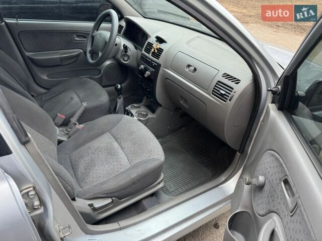 Сірий Кіа Ріо, об'ємом двигуна 1.4 л та пробігом 300 тис. км за 2300 $, фото 10 на Automoto.ua