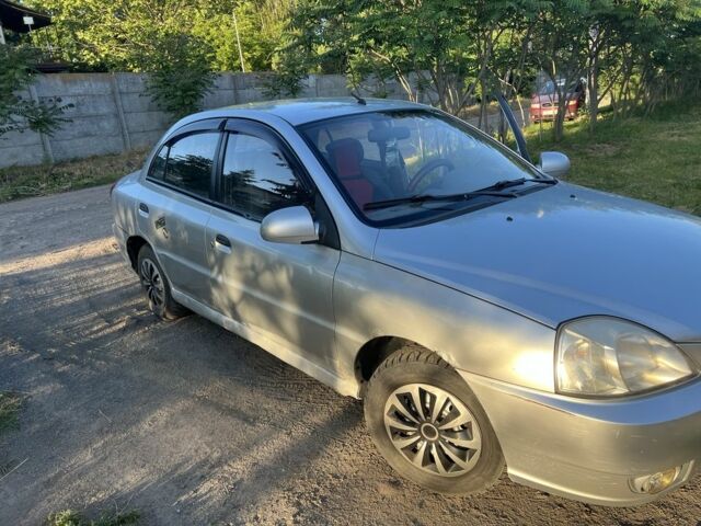 Серый Киа Рио, объемом двигателя 1.5 л и пробегом 255 тыс. км за 1900 $, фото 4 на Automoto.ua