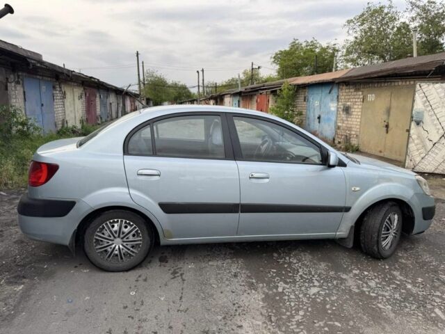 Сірий Кіа Ріо, об'ємом двигуна 1.4 л та пробігом 384 тис. км за 3500 $, фото 2 на Automoto.ua