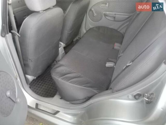 Серый Киа Рио, объемом двигателя 1.34 л и пробегом 299 тыс. км за 2200 $, фото 9 на Automoto.ua
