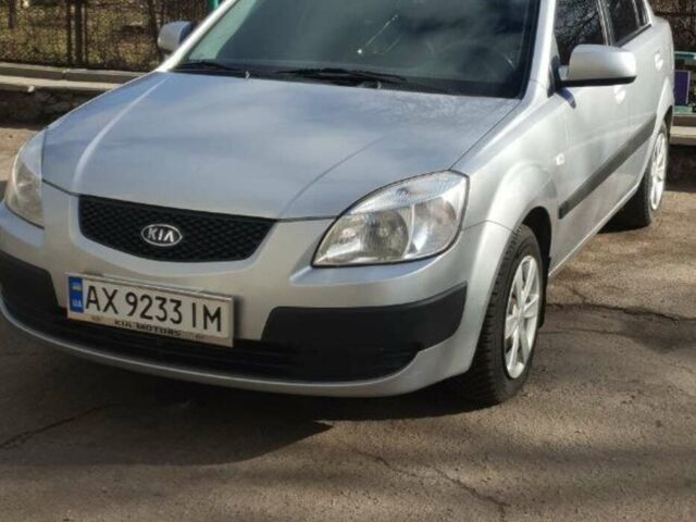 Сірий Кіа Ріо, об'ємом двигуна 1.4 л та пробігом 177 тис. км за 5400 $, фото 1 на Automoto.ua