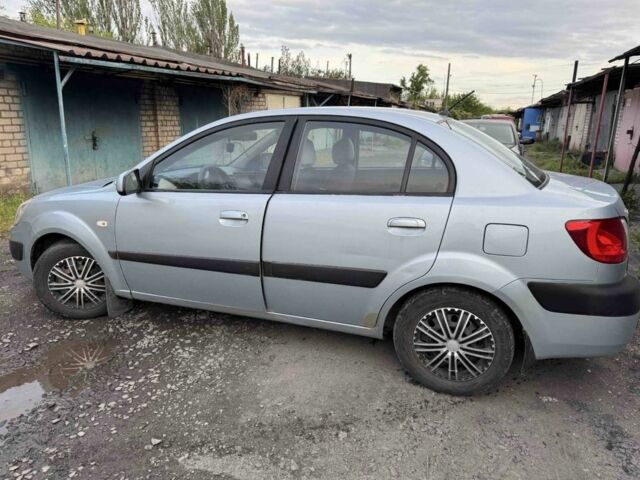 Сірий Кіа Ріо, об'ємом двигуна 1.4 л та пробігом 384 тис. км за 3500 $, фото 1 на Automoto.ua