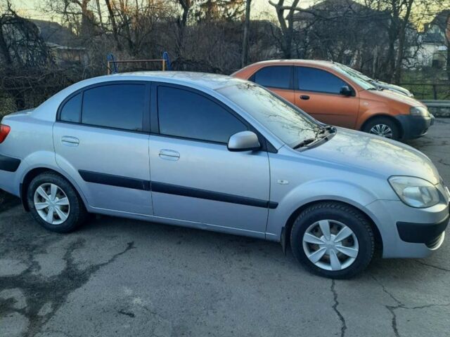 Сірий Кіа Ріо, об'ємом двигуна 1.4 л та пробігом 177 тис. км за 5400 $, фото 3 на Automoto.ua