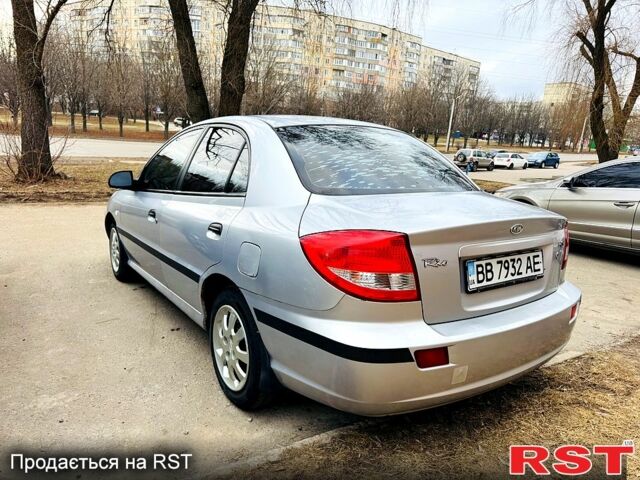 Серый Киа Рио, объемом двигателя 1.4 л и пробегом 300 тыс. км за 2300 $, фото 5 на Automoto.ua