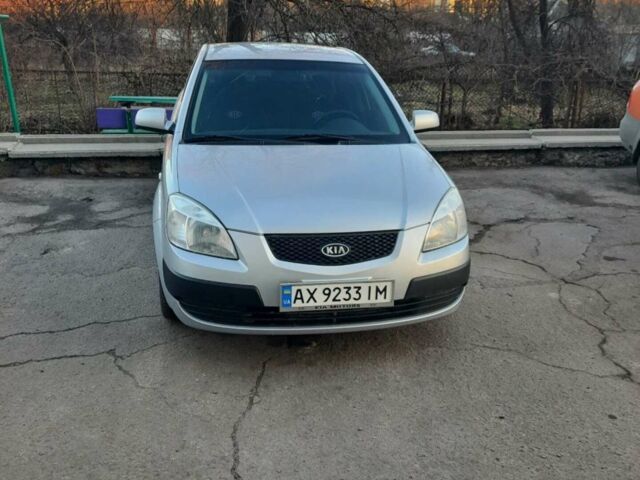 Сірий Кіа Ріо, об'ємом двигуна 1.4 л та пробігом 177 тис. км за 5400 $, фото 4 на Automoto.ua