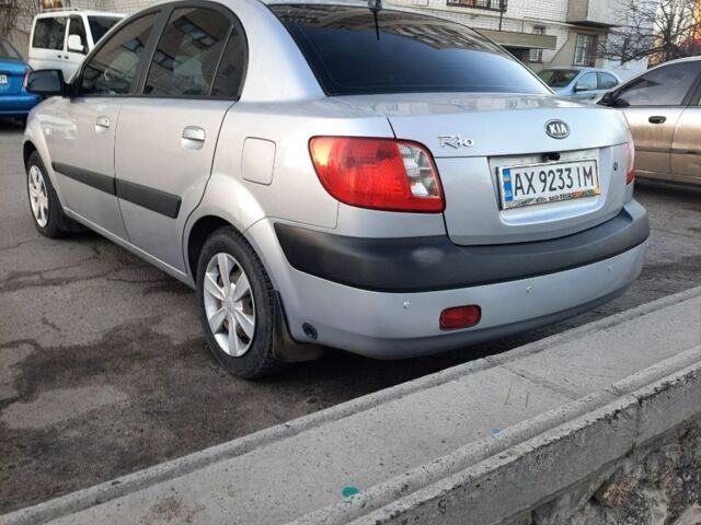 Сірий Кіа Ріо, об'ємом двигуна 1.4 л та пробігом 177 тис. км за 5400 $, фото 7 на Automoto.ua