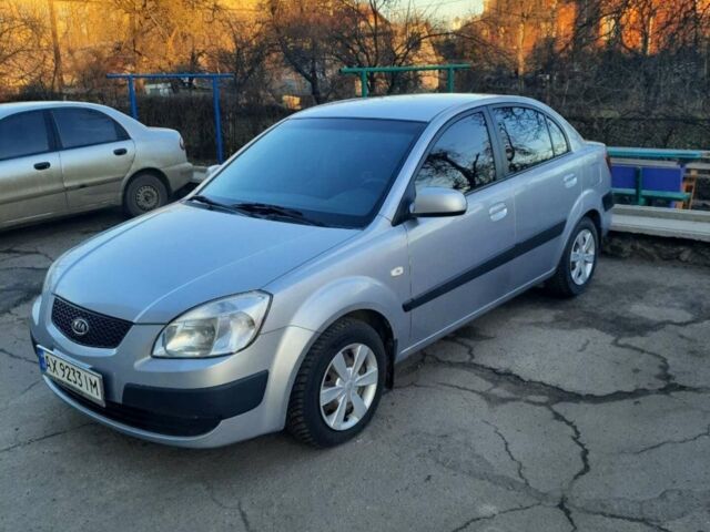Сірий Кіа Ріо, об'ємом двигуна 1.4 л та пробігом 177 тис. км за 5400 $, фото 5 на Automoto.ua