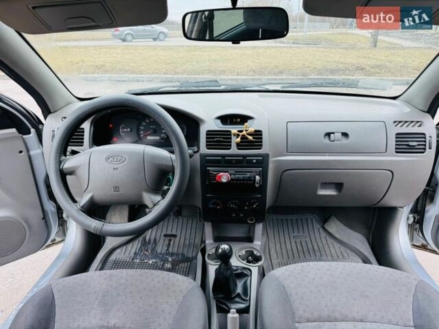 Сірий Кіа Ріо, об'ємом двигуна 1.4 л та пробігом 300 тис. км за 2300 $, фото 11 на Automoto.ua