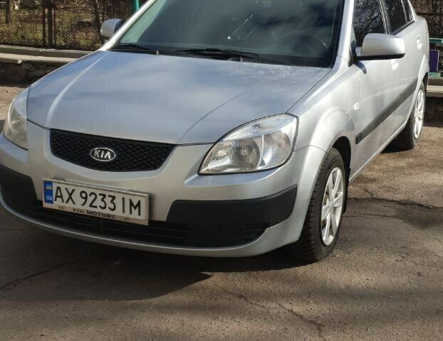 Сірий Кіа Ріо, об'ємом двигуна 1.4 л та пробігом 177 тис. км за 5400 $, фото 1 на Automoto.ua