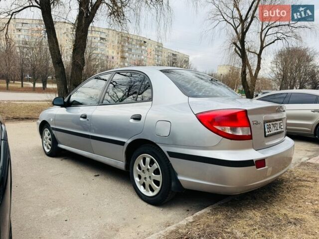 Сірий Кіа Ріо, об'ємом двигуна 1.4 л та пробігом 300 тис. км за 2300 $, фото 5 на Automoto.ua
