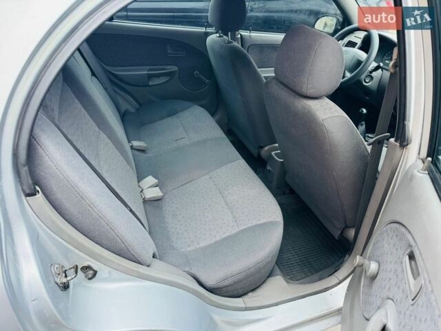Сірий Кіа Ріо, об'ємом двигуна 1.4 л та пробігом 300 тис. км за 2300 $, фото 9 на Automoto.ua