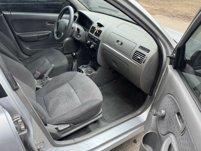 Сірий Кіа Ріо, об'ємом двигуна 1.4 л та пробігом 300 тис. км за 2300 $, фото 9 на Automoto.ua