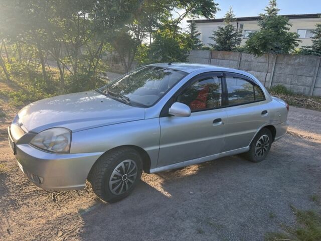 Серый Киа Рио, объемом двигателя 1.5 л и пробегом 255 тыс. км за 1900 $, фото 1 на Automoto.ua