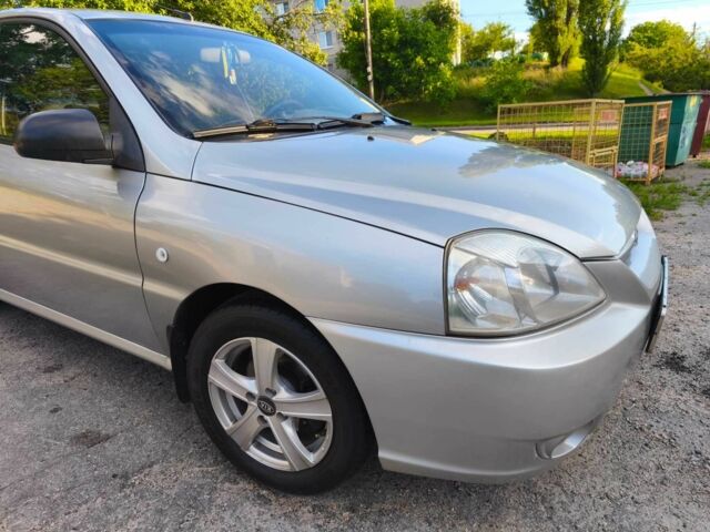 Сірий Кіа Ріо, об'ємом двигуна 1.3 л та пробігом 250 тис. км за 2950 $, фото 4 на Automoto.ua