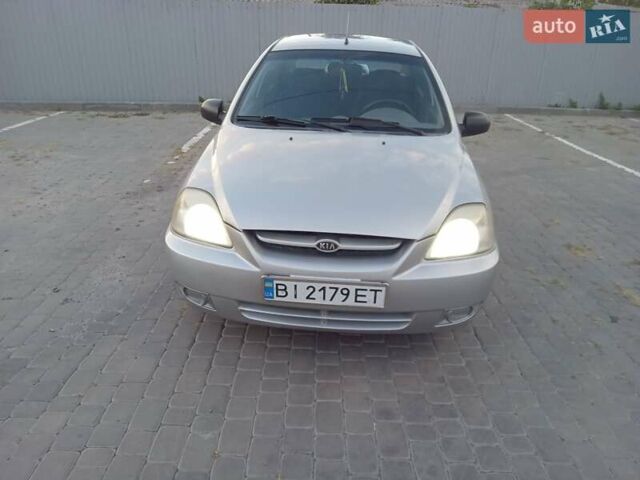 Серый Киа Рио, объемом двигателя 1.34 л и пробегом 299 тыс. км за 2200 $, фото 2 на Automoto.ua