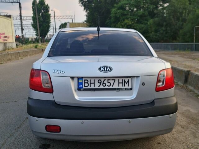Серый Киа Рио, объемом двигателя 1.3 л и пробегом 225 тыс. км за 3301 $, фото 6 на Automoto.ua
