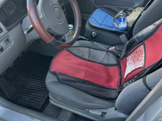 Серый Киа Рио, объемом двигателя 1.5 л и пробегом 255 тыс. км за 1900 $, фото 6 на Automoto.ua