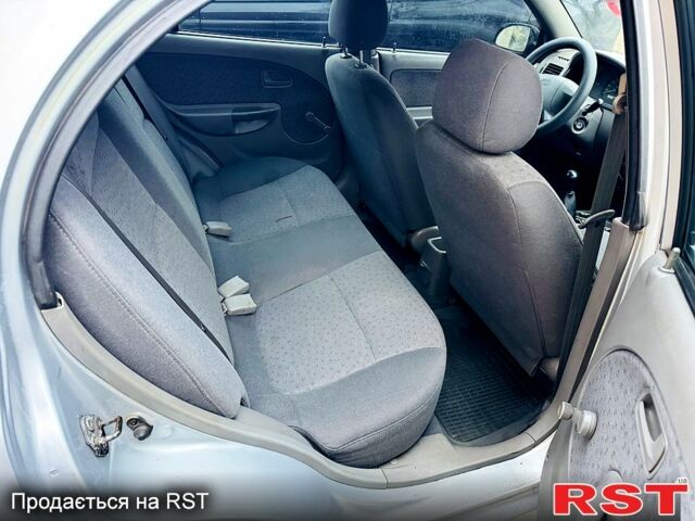 Серый Киа Рио, объемом двигателя 1.4 л и пробегом 300 тыс. км за 2300 $, фото 9 на Automoto.ua