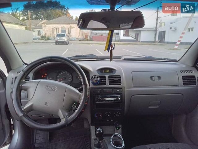 Серый Киа Рио, объемом двигателя 1.34 л и пробегом 299 тыс. км за 2200 $, фото 4 на Automoto.ua