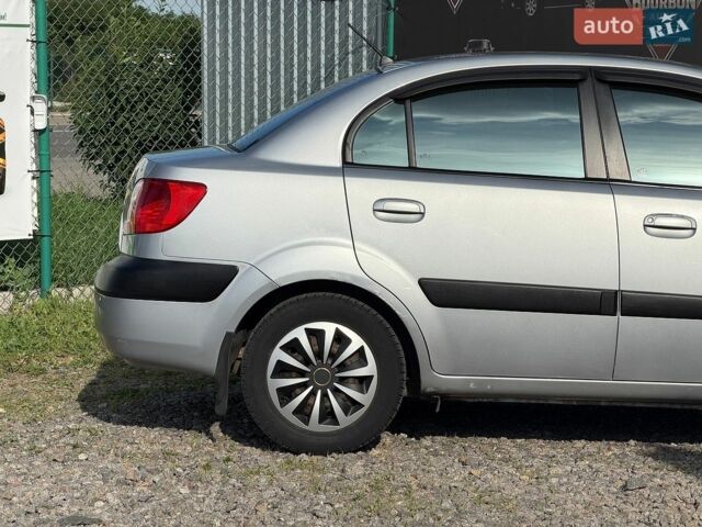 Серый Киа Рио, объемом двигателя 1.4 л и пробегом 215 тыс. км за 5190 $, фото 17 на Automoto.ua