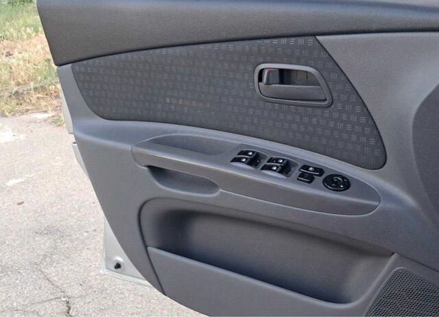 Серый Киа Рио, объемом двигателя 1.4 л и пробегом 85 тыс. км за 4400 $, фото 9 на Automoto.ua