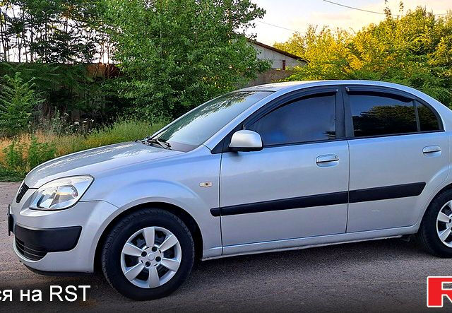 Серый Киа Рио, объемом двигателя 1.4 л и пробегом 85 тыс. км за 4400 $, фото 2 на Automoto.ua