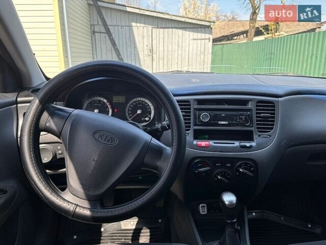 Серый Киа Рио, объемом двигателя 1.4 л и пробегом 256 тыс. км за 4100 $, фото 7 на Automoto.ua