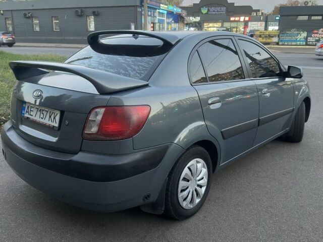 Серый Киа Рио, объемом двигателя 1.4 л и пробегом 288 тыс. км за 4215 $, фото 3 на Automoto.ua