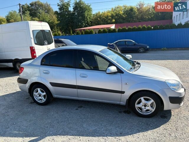 Сірий Кіа Ріо, об'ємом двигуна 1.4 л та пробігом 184 тис. км за 4250 $, фото 2 на Automoto.ua