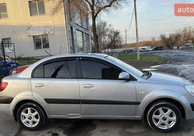 Сірий Кіа Ріо, об'ємом двигуна 1.4 л та пробігом 238 тис. км за 5700 $, фото 4 на Automoto.ua
