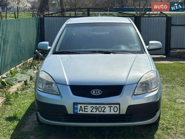 Серый Киа Рио, объемом двигателя 1.4 л и пробегом 256 тыс. км за 4100 $, фото 1 на Automoto.ua