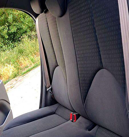 Серый Киа Рио, объемом двигателя 1.4 л и пробегом 85 тыс. км за 4400 $, фото 8 на Automoto.ua