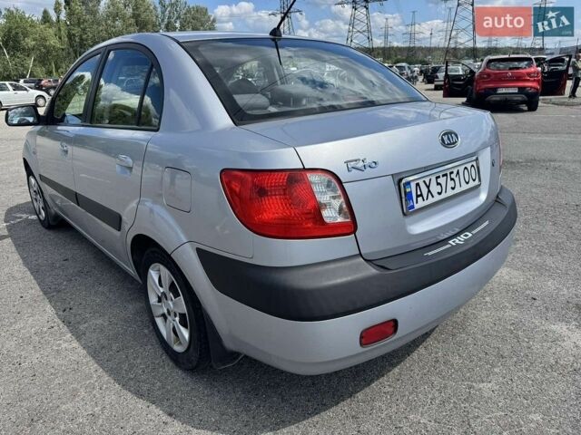 Серый Киа Рио, объемом двигателя 1.4 л и пробегом 197 тыс. км за 3595 $, фото 6 на Automoto.ua