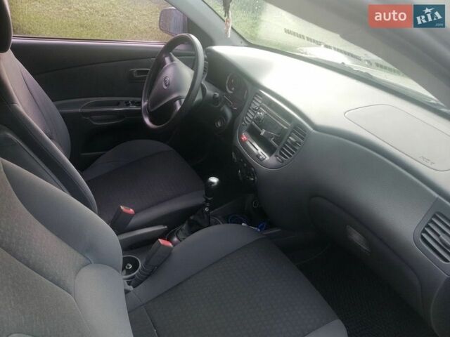 Сірий Кіа Ріо, об'ємом двигуна 1.4 л та пробігом 188 тис. км за 3200 $, фото 6 на Automoto.ua