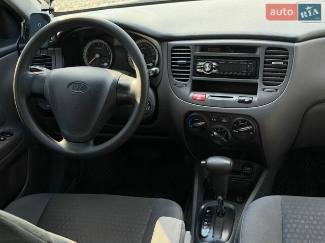 Серый Киа Рио, объемом двигателя 1.4 л и пробегом 215 тыс. км за 5190 $, фото 28 на Automoto.ua