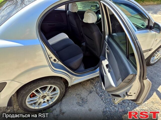 Серый Киа Рио, объемом двигателя 1.4 л и пробегом 180 тыс. км за 4500 $, фото 7 на Automoto.ua