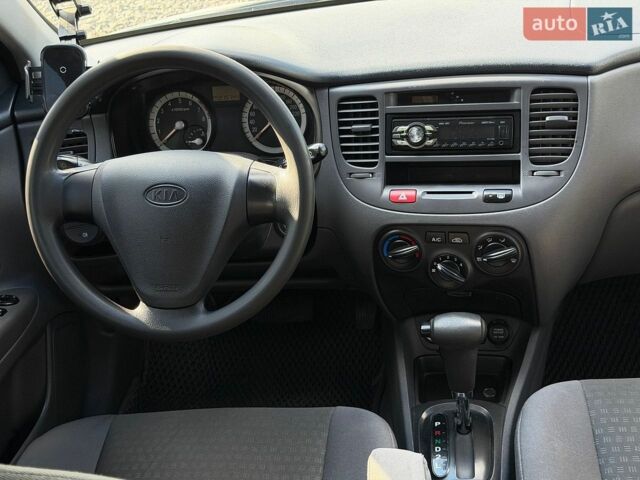 Серый Киа Рио, объемом двигателя 1.4 л и пробегом 215 тыс. км за 5190 $, фото 27 на Automoto.ua