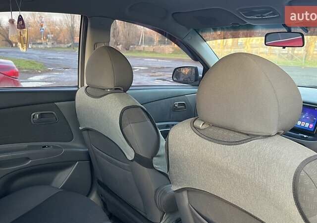 Сірий Кіа Ріо, об'ємом двигуна 1.4 л та пробігом 238 тис. км за 5700 $, фото 10 на Automoto.ua