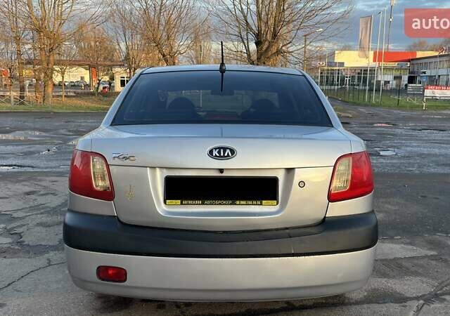 Сірий Кіа Ріо, об'ємом двигуна 1.4 л та пробігом 238 тис. км за 5700 $, фото 7 на Automoto.ua