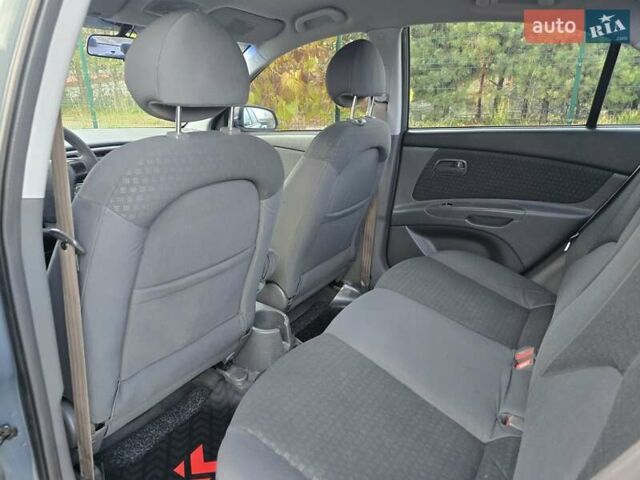 Серый Киа Рио, объемом двигателя 1.4 л и пробегом 153 тыс. км за 5499 $, фото 35 на Automoto.ua