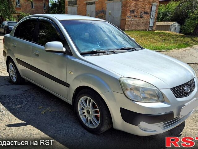 Серый Киа Рио, объемом двигателя 1.4 л и пробегом 180 тыс. км за 4500 $, фото 6 на Automoto.ua