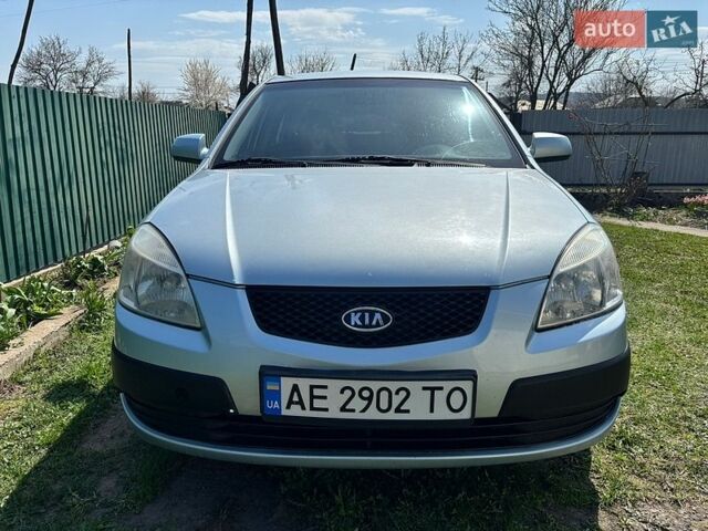 Серый Киа Рио, объемом двигателя 1.4 л и пробегом 256 тыс. км за 4100 $, фото 2 на Automoto.ua