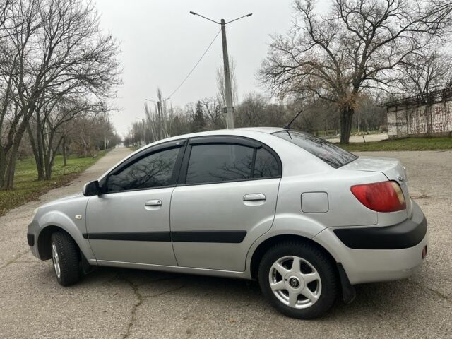 Сірий Кіа Ріо, об'ємом двигуна 1.4 л та пробігом 237 тис. км за 5500 $, фото 5 на Automoto.ua