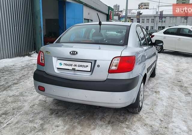 Сірий Кіа Ріо, об'ємом двигуна 1.4 л та пробігом 244 тис. км за 4500 $, фото 8 на Automoto.ua