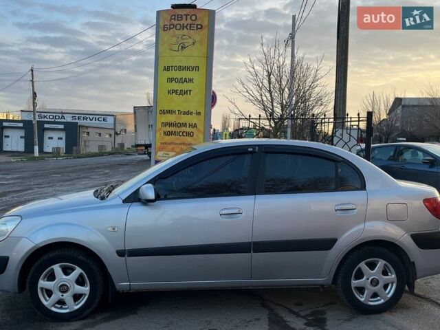 Серый Киа Рио, объемом двигателя 1.4 л и пробегом 238 тыс. км за 5500 $, фото 3 на Automoto.ua